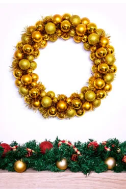 Hot Sale Christmas decorations store 25 56cm Gold Shatterproof Bauble Wreath