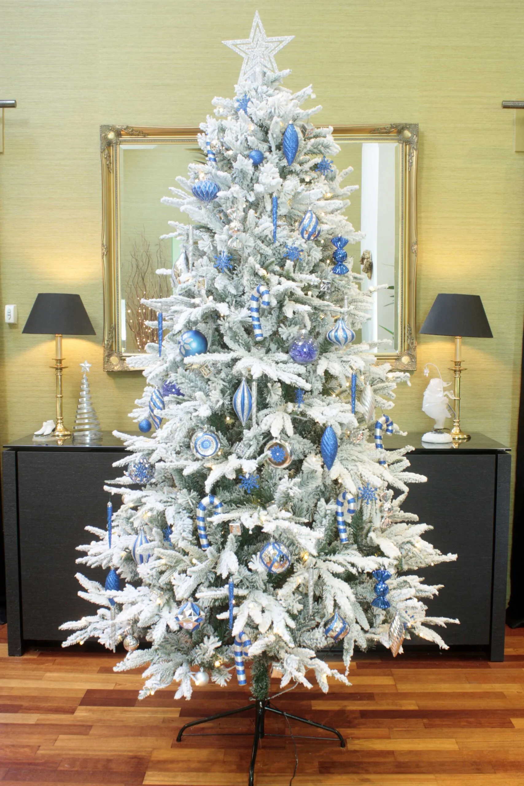 The 128pc Blue & Silver Full Heavy Coverage Bauble Set (6ft Trees) 9 The 128pc Blue & Silver Full Heavy Coverage Bauble Set (6ft Trees) - Image 7