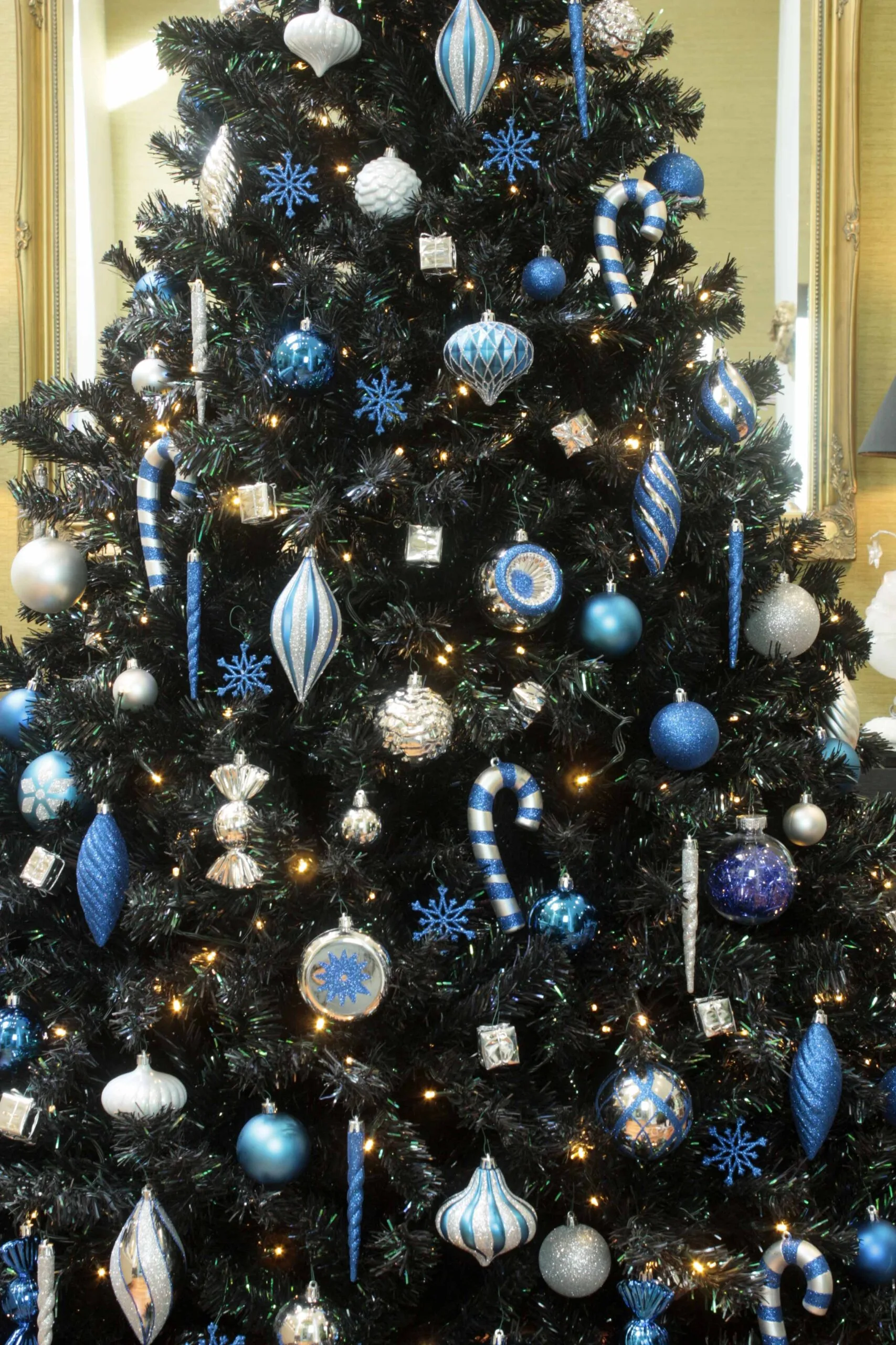 The 128pc Blue & Silver Full Heavy Coverage Bauble Set (6ft Trees) 4 The 128pc Blue & Silver Full Heavy Coverage Bauble Set (6ft Trees) - Image 2