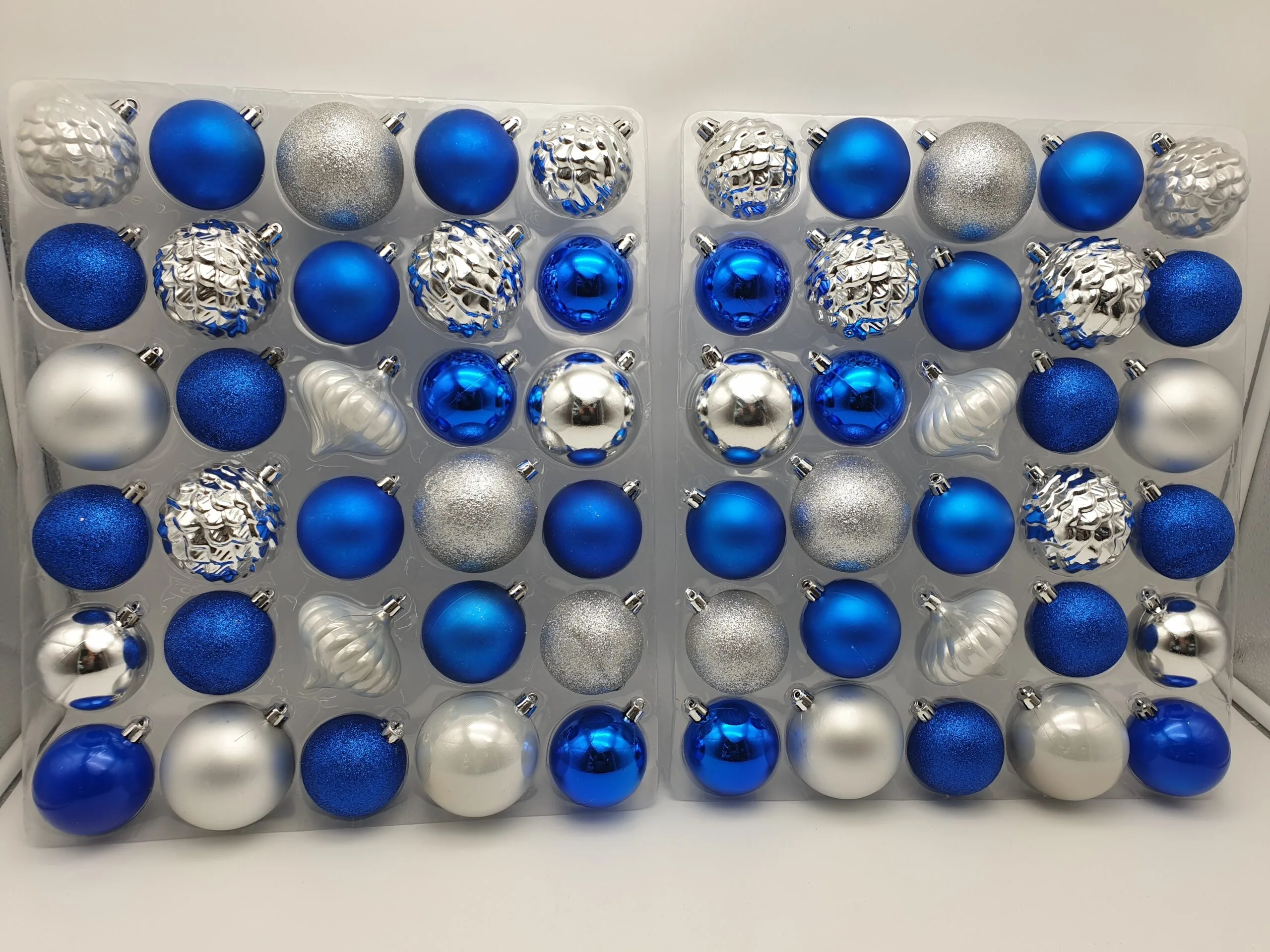 The 128pc Blue & Silver Full Heavy Coverage Bauble Set (6ft Trees) 6 The 128pc Blue & Silver Full Heavy Coverage Bauble Set (6ft Trees) - Image 4